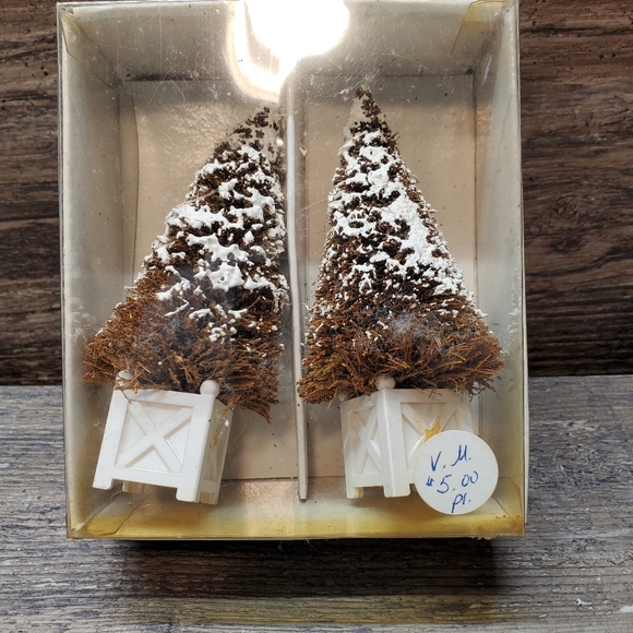 Set of 2 Department 56 Accessories Village Potted Topiary 4 1/2" Trees 5192-6 - Picture 1 of 2